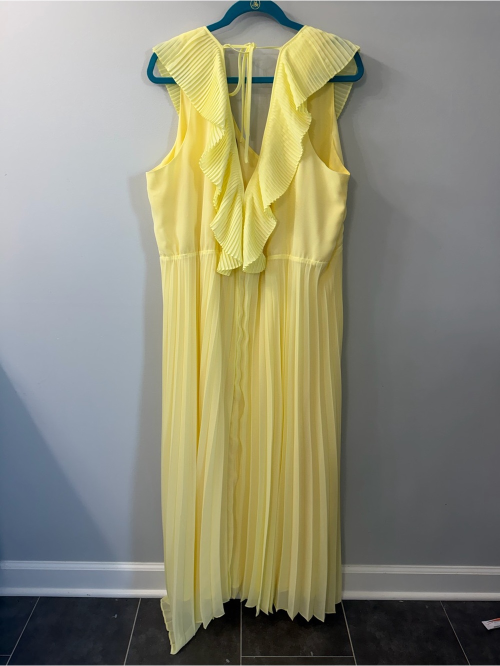Eloquii Yellow Pleated V-Neck Midi Dress Size 24 - Picture 7 of 10